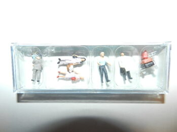 Preiser  14122 Reisende  am Bahnhof 5 Stück H0 Figuren