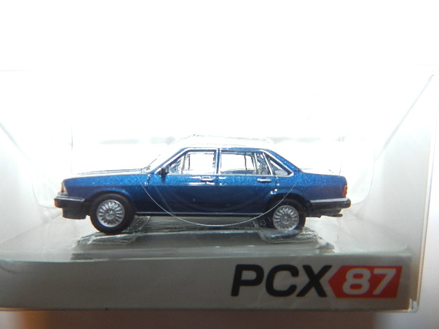 Brekina PCX 870065 Audi 100 C2 dunkelblau met.