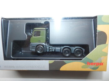Herpa 747066 Mercedes-Benz MB Arocs M Solozugmaschine 3-achs Bundeswehr