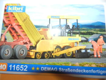 Kibri 11652 H0 DEMAG Straßendeckenfertiger
