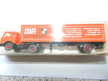 Wiking 24 547 Mercedes MB 1619 Koffer-Sattelzug Staff Lichtkomfort