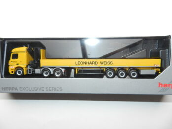 Herpa 953719 MB Arocs StreamSpace Zugmaschine mit Kran und Pritschenauflieger "Leonard Weiss"