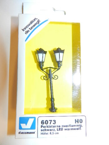 Viessmann 6073 H0 Parklaterne zweiflammig, schwarz, 2 LEDs warmweiß