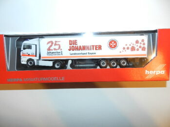 Herpa  309851 MAN TGX XLX Koffer-Sattelzug "Johanniter LV Bayern / Weihnachtstrucker"