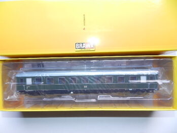 BRAWA 51071 Personenwagen  B4üpe 243-209 Ep. III ,Schürzenwagen mit Innenbeleuchtung