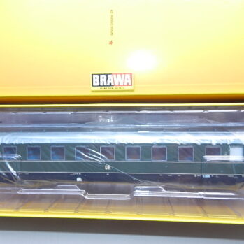 BRAWA 51073 Personenwagen B4üpe, DR, Ep.III , Schürzenwagen mit Innenbeleuchtung