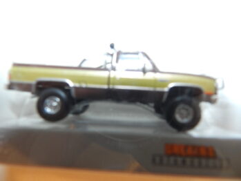 Brekina 19653 GMC Sierra Grande braun/gold Filmauto Ein Colt für alls Fälle