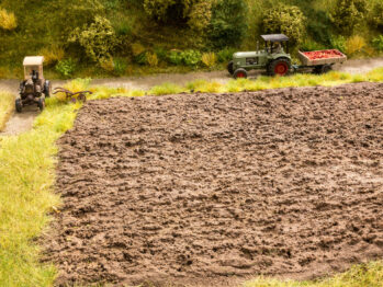 NOCH 07450 - Natur+ “Acker” 21 x 19 cm 10 Grasbüschel