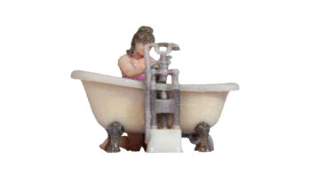 NOCH 10421 - Frau badet Kind