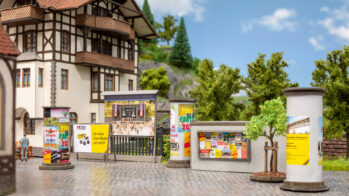 NOCH 14217 - Litfaßsäulen & Werbewände Inhalt: 3 Litfaßsäulen und 3 Werbewände: 2,2 x 2,2 cm, 3,9 cm hoch, 2,2 x 2,2 cm, 4,6 cm hoch, 2,2 x 2,2 cm, 3,7 cm hoch, 3,6 x 1,2 cm, 2,9 cm hoch, …