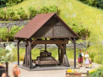 NOCH 14370 - Weinpresse 6,2 x 6 cm 6,3 cm hoch