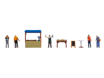 NOCH 16228 - Figuren-Themenwelt „Fischstand" Inhalt: 1 Figur "Fischverkäufer Akindo", 4 Figuren, 1 überdachter Fischstand mit Waage, 1 Markttisch mit Auslage, 1 Imbisstisch,1 Werbeschild