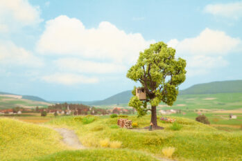 NOCH 21767 - Baum mit Baumhaus 13 cm hoch, keine Figuren enthalten