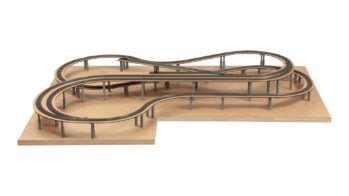 NOCH 53620 - easy TRACK Trassenbausatz "St. Andreas" Maße: Außenmaße aufgebaute Trassen: 219 x 160 x 116 cm Für den Aufbau benötigte minimale Grundfläche: 220 x 161 cm Inhalt: ? 1:1 Plot Trassenplan ? R…