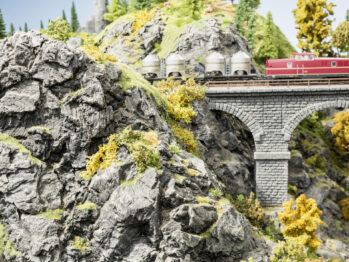 NOCH 58462 - Felsplatte “Basalt” aus Struktur-Hartschaum, zum Einmodellieren, verpackt im Polybeutel, 32 x 21 cm