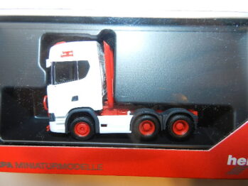 Herpa 314053-006 Scania CS 20 HD Zugmaschine 3achs (6x4), weiß/rot