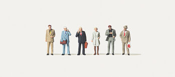 Merten 282537 - Vor dem Bahnhof