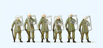 Preiser 10393 - H0 BGS. Einsatzanzug und Schutzhelm. In Abwehrstellung