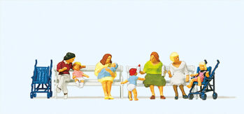 Preiser 10522 - H0 Sitzende Frauen, Kinderwagen, Bänke