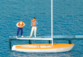 Preiser 10678 - H0 Segler, Weste anlegend. Segelboot "Korsar"