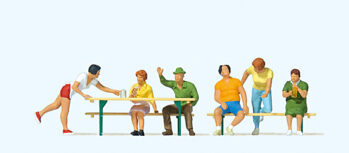 Preiser 10702 - H0 Im Biergarten (2)