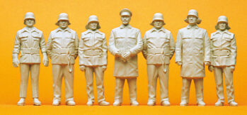 Preiser 57805 - 1:24 Feuerwehrmänner. BRD. Um 1985. 7 unbe- malte Figuren. Bausatz