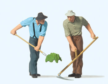 Preiser 63053 - 1:32 Bauern mit Sense, Gabel