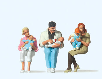 Preiser 63059 - 1:32 Sitzende Eltern, Kinder