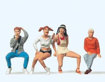 Preiser 63079 - 1:32 Sitzende Jugendliche