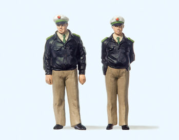Preiser 63100 - 1:32 Polizisten stehend. Grüne Uniform. BRD