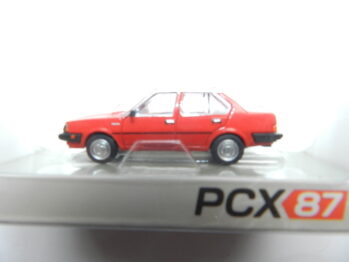 Brekina PCX 870820 Volvo 340 Limousine rot