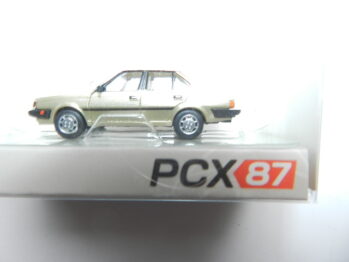 Brekina PCX 870823 Volvo 340 Limousine beige met.